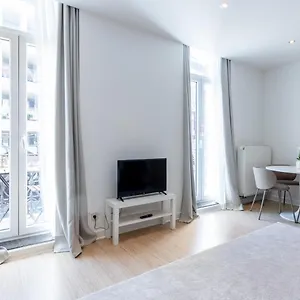  Apartment Bright, Spacious & Perfectly Located In The Heart Of